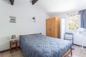 3 slaapkamers, een strijkplank/strijkijzer, wifi