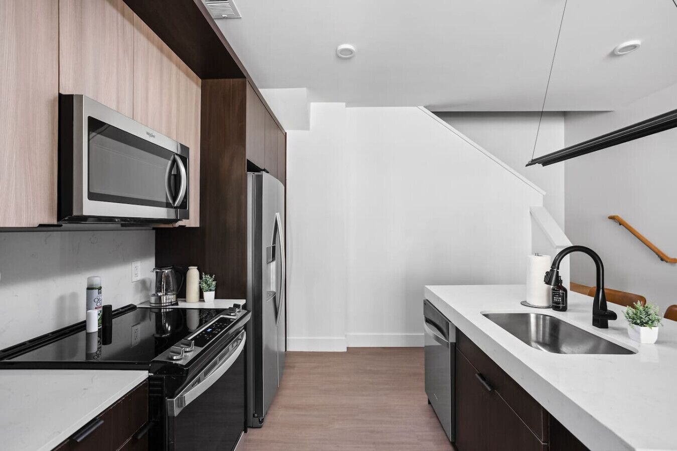 Refrigerador, microondas, horno y parrilla de estufa 