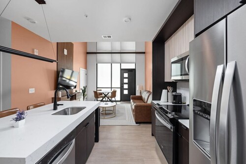 Luxury Amenity Packed Townhouse | Pool+Gym+Lounge