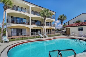 حمّام سباحة خارجي