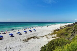 Sun loungers, beach towels - 30A Escape - Cozy condo with PRIVATE beach! (Santa Rosa Beach)