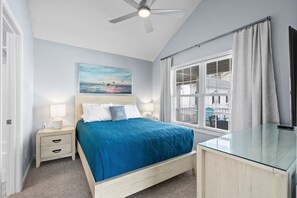 Tabla de planchar con plancha, cuna de viaje, wifi y ropa de cama 
