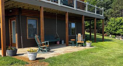 Charming 1-bedroom apt in tranquil Mt Crawford, lovely views, close to JMU & BC.
