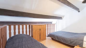 3 slaapkamers, een strijkplank/strijkijzer, wifi