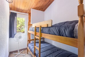 3 bedrooms, iron/ironing board, WiFi