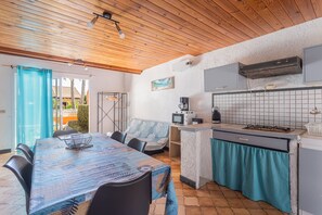Dining - Gîte La Capelle for 7 People, with Pool (Roquefort-des-Corbières)