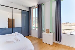 2 chambres, fer et planche à repasser, Wi-Fi gratuit, draps fournis