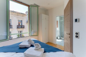 2 室のベッドルーム、アイロン / アイロン台、WiFi (無料)、ベッドシーツ