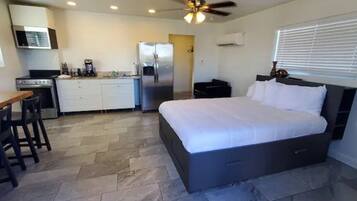 4 bedrooms, desk, iron/ironing board, WiFi