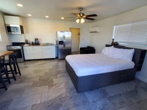 4 bedrooms, desk, iron/ironing board, WiFi