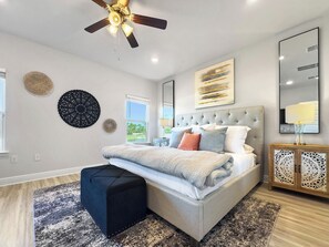 4 bedrooms, iron/ironing board, Internet, bed sheets