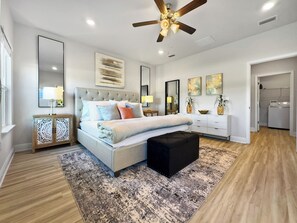 4 bedrooms, iron/ironing board, Internet, bed sheets