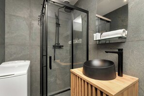 Dusche, Haartrockner, Handtücher