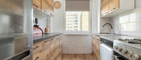 Fridge, microwave, stovetop, dishwasher