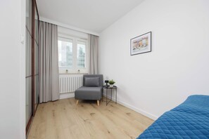 1 soveværelse, skrivebord, strygejern/strygebræt, weekendseng