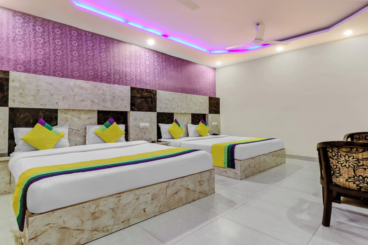 Family Double Room, Multiple Beds, Non Smoking, Air conditioning | Laptop workspace, free WiFi