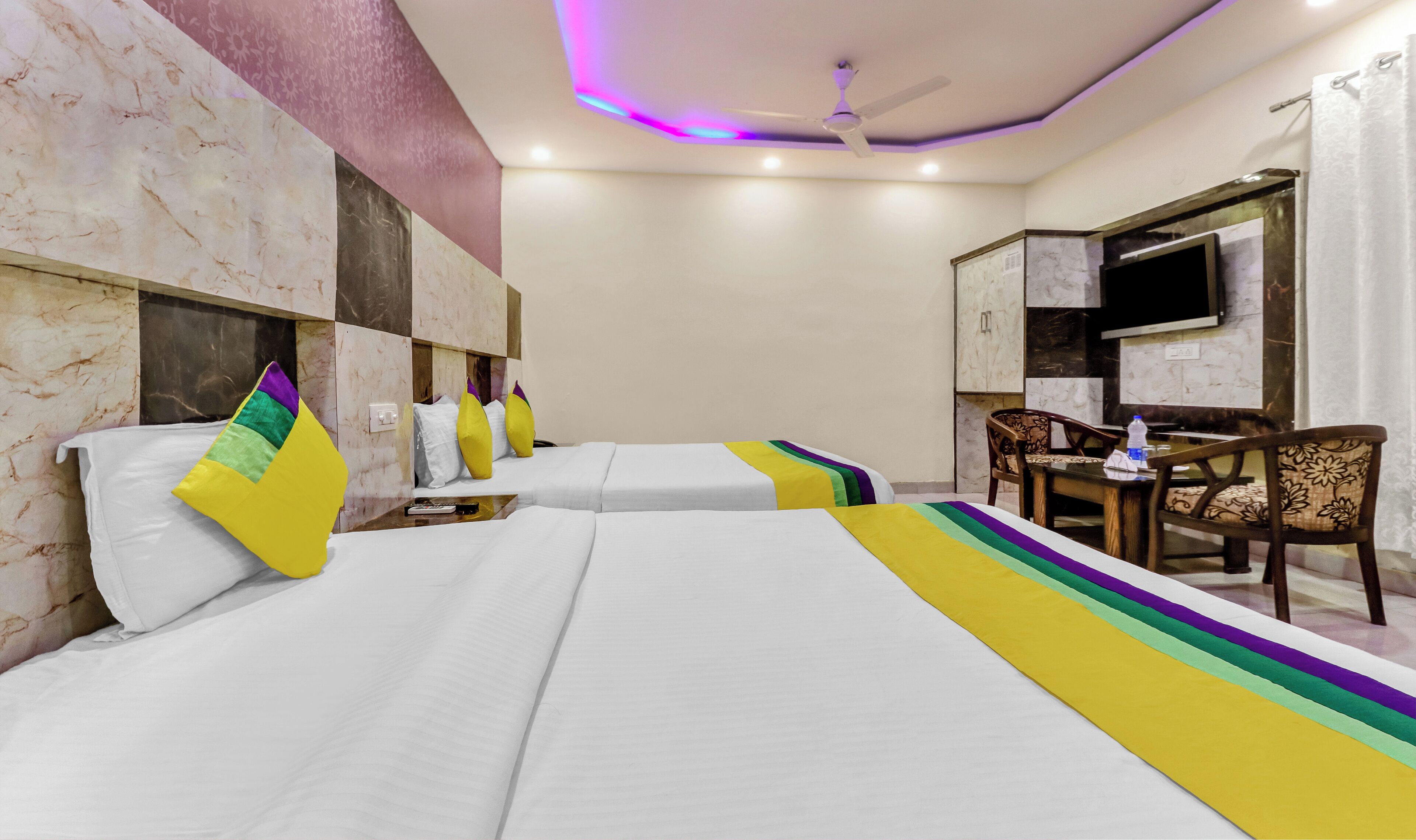 Family Double Room, Multiple Beds, Non Smoking, Air conditioning | Laptop workspace, free WiFi