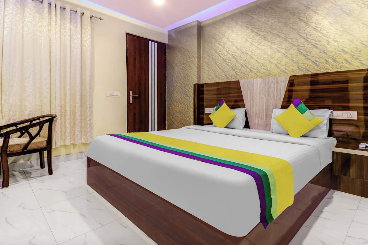 Deluxe Room, 1 King Bed, Non Smoking, Air conditioning | Laptop workspace, free WiFi