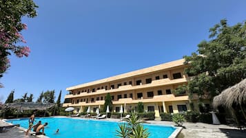 3 outdoor pools