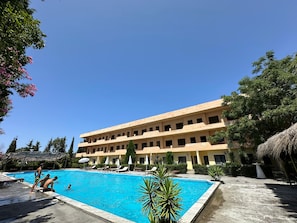 3 outdoor pools