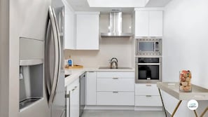 Appartement Design, balcon, vue jardin | Cuisine privée | Tables à manger