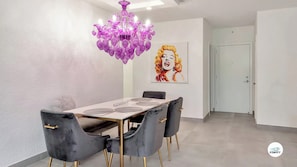 In-room dining - Sian Ocean Residence Komffy - S (Hollywood)