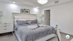 Design Apartment, Balcony, Garden View | Laptop workspace, iron/ironing board, free WiFi, bed sheets
