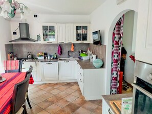 Refrigerador, horno, parrilla de estufa y lavavajillas 