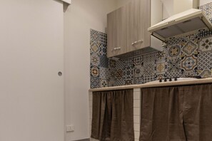 Fridge, stovetop, coffee/tea maker, cookware/dishes/utensils