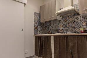 Fridge, stovetop, coffee/tea maker, cookware/dishes/utensils