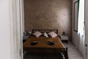 1 bedroom, bed sheets