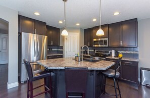 Micro-ondes, four, plaque de cuisson, lave-vaisselle