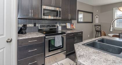 Beautiful and spacious 3 bedroom home in Windermere, Edmonton