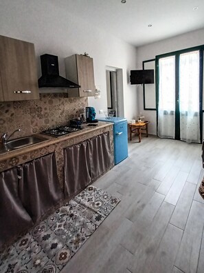 Fridge, stovetop, coffee/tea maker, cookware/dishes/utensils