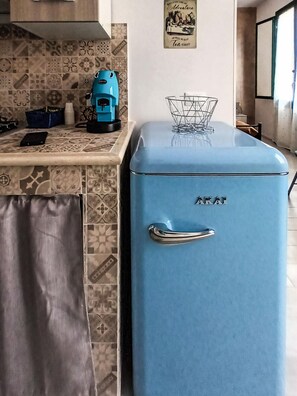 Fridge, stovetop, coffee/tea maker, cookware/dishes/utensils
