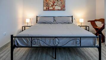 1 bedroom, desk, WiFi, bed sheets