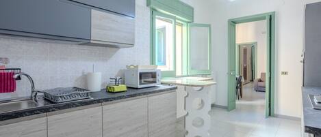 Fridge, microwave, oven, stovetop