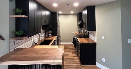 Enchanting 2-bedroom condo with AC in Boulder