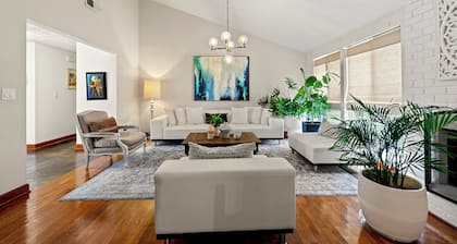 4BD 3Bath Modern City Escape