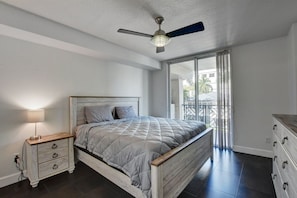 2 bedrooms, iron/ironing board, WiFi, bed sheets - 2BR Condo in The Prado • Huge Balcony • Pool • Gym • Walkable Location in WPB (West Palm Beach)