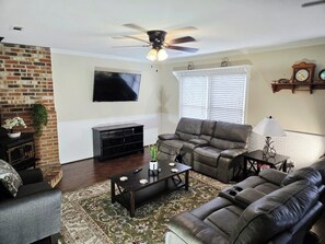 Télévision, cheminée