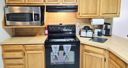 3BR ranch-style house in prime Summerville next to I-26 - Charming