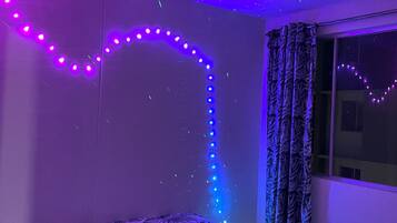 2 bedrooms, iron/ironing board, internet, bed sheets