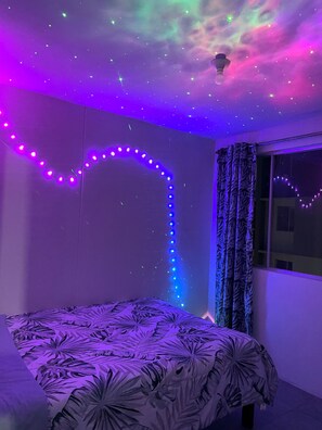 2 bedrooms, iron/ironing board, internet, bed sheets