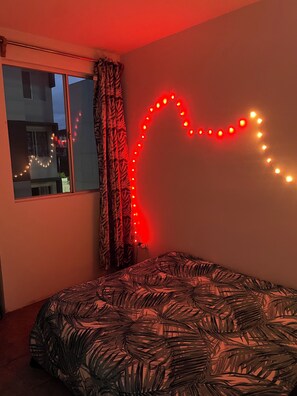 2 bedrooms, iron/ironing board, internet, bed sheets