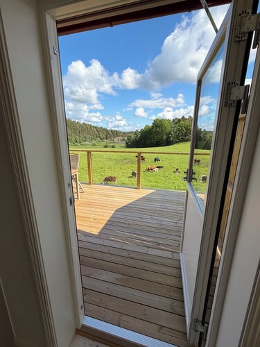 Peaceful farm apartment with lake view near the west coast