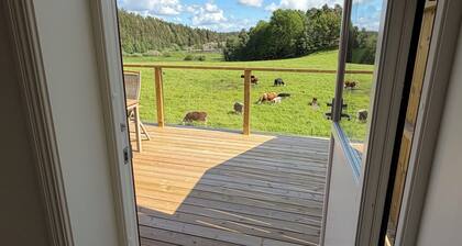 Peaceful farm apartment with lake view near the west coast