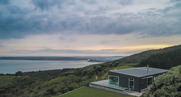 المنشأة من الخارج