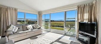 Hurunui River Retreat - Tussock Cottage