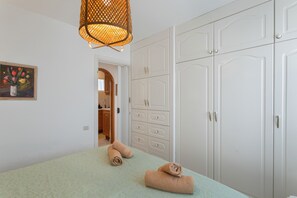 2 slaapkamers, een strijkplank/strijkijzer, wifi, beddengoed